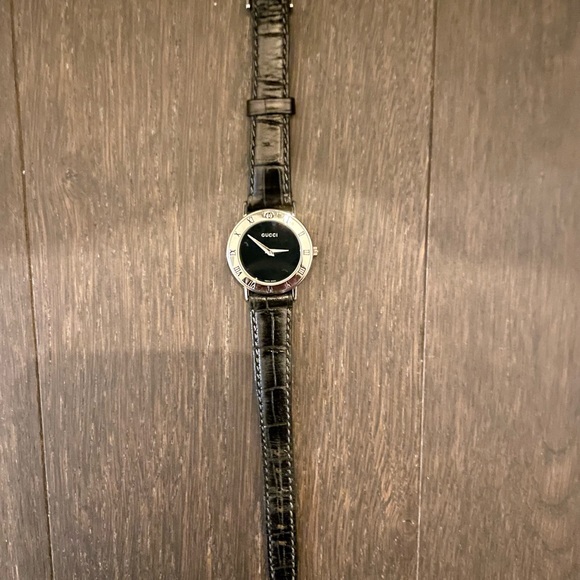 Gucci 3000L Black Dial Women’s Watch - Picture 8 of 13